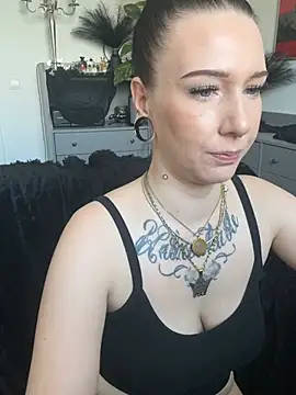 Trixie-Tainted stripchat live cam model
