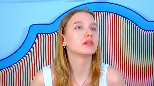 LiliLinn stripchat live cam model