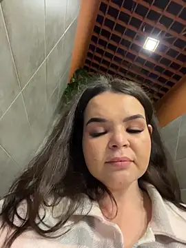 SnowWhiteSin stripchat live cam model