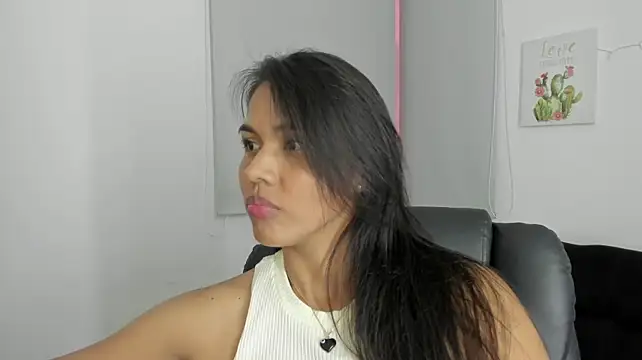 Naomy_foxx1 stripchat live cam model