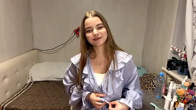 LiviaSmelser stripchat live cam model
