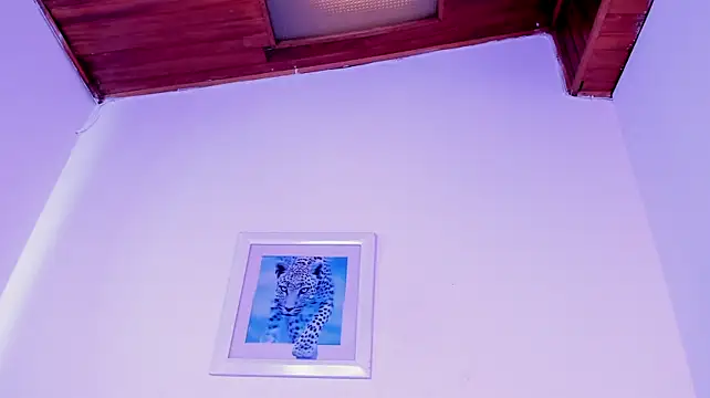 Princesstiny stripchat live cam model