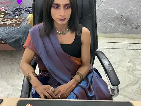 LuvLayla stripchat live cam model
