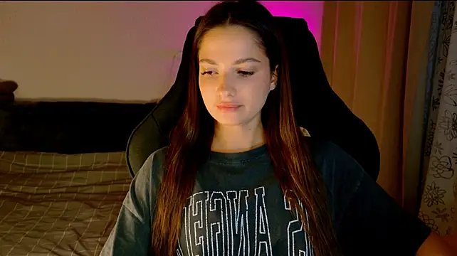 KiraVair stripchat live cam model
