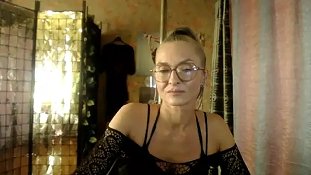 Soniakiss stripchat live cam model