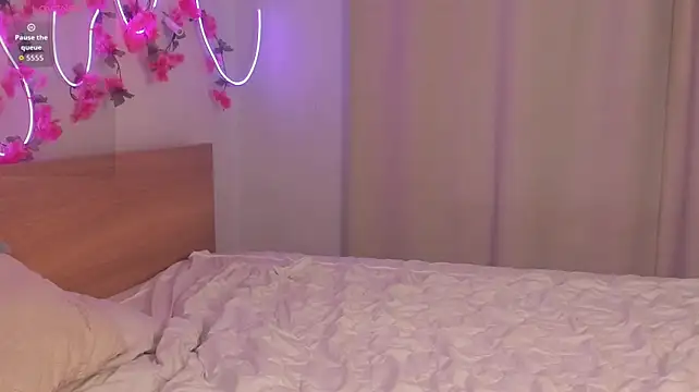 TessieBarriault stripchat live cam model