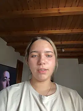 Naomi-Klein stripchat live cam model