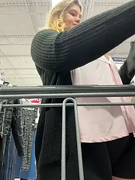 Latinamommy26 stripchat live cam model
