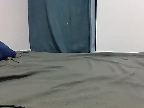 Hot_Loraa stripchat live cam model