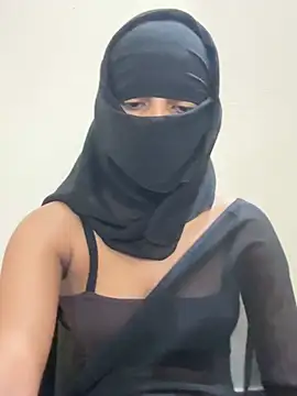 Luna-19 stripchat live cam model