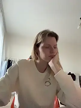 MaryHiggins stripchat live cam model