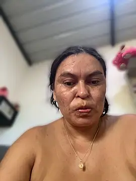 Horny-Mommy-Dirty stripchat live cam model