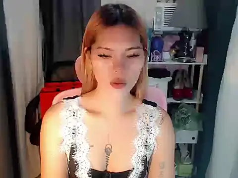 Zyradvega stripchat live cam model