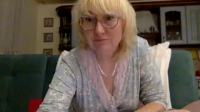 Zeyona stripchat live cam model