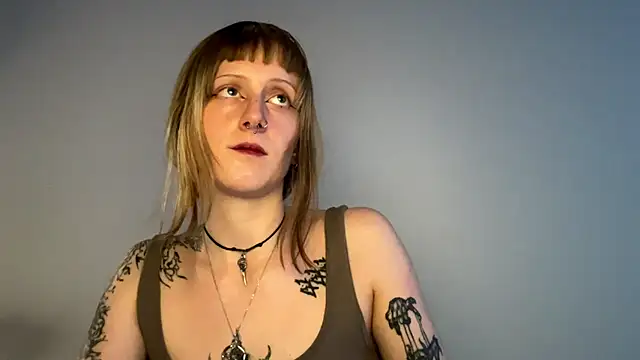 LaraLovely stripchat live cam model