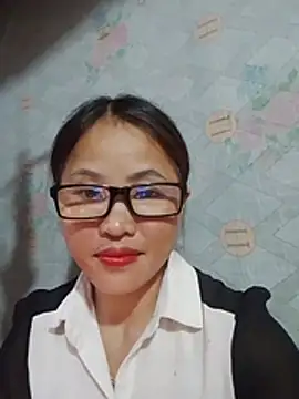 Mie-Miee stripchat live cam model