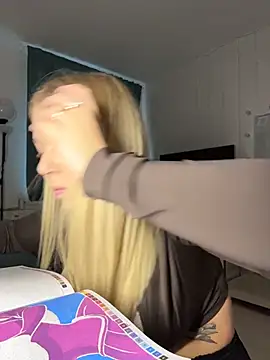 OdriOlsens stripchat live cam model