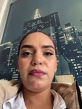 Sara-77 stripchat live cam model