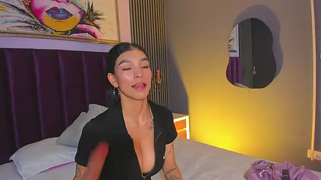 LauraAristizabal stripchat live cam model