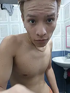 RyanyMax stripchat live cam model