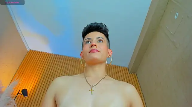 ZoeHenao stripchat live cam model