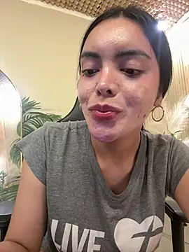 TS-SimplyTheBest stripchat live cam model