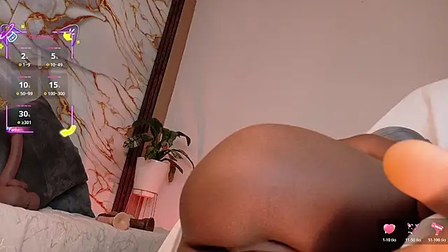 ahvi_ebony stripchat live cam model