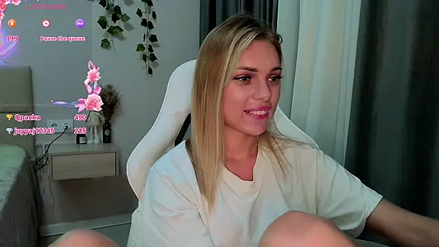 CandyBrass stripchat live cam model