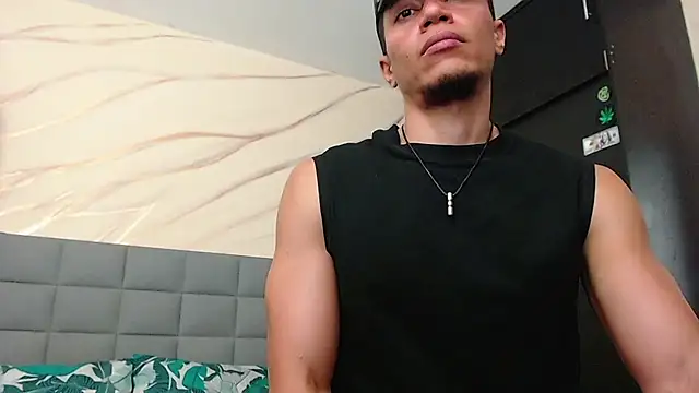 mike_rolly_hot stripchat live cam model