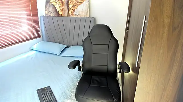 estivii stripchat live cam model