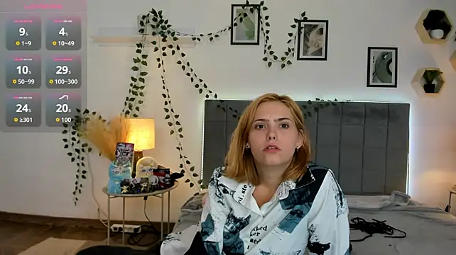 DellaRows stripchat live cam model