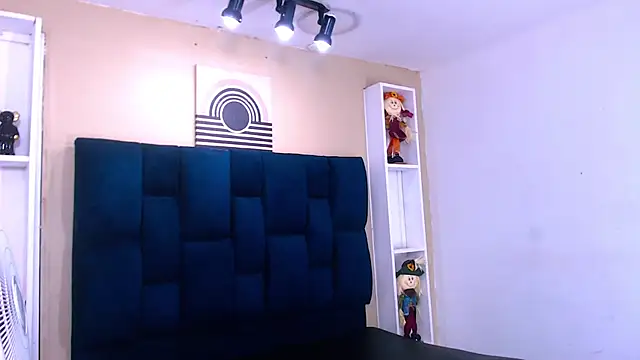 GoldenBoy_23 stripchat live cam model