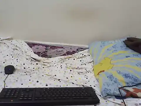 squirtiebitch stripchat live cam model