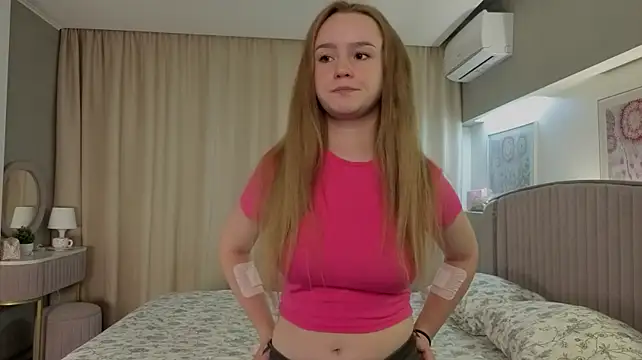 RebbeccaKhela stripchat live cam model