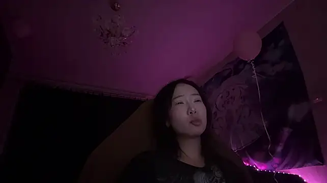 DelorasHemp stripchat live cam model