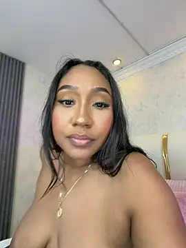 NaiomyLanes stripchat live cam model