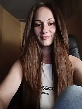 LunaCrystall stripchat live cam model