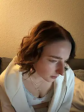 Snowhiite stripchat live cam model