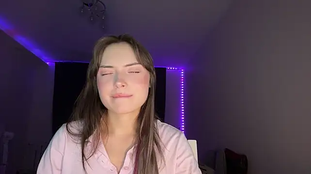 LuxRiuali stripchat live cam model