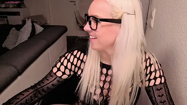 MIA-XXX stripchat live cam model