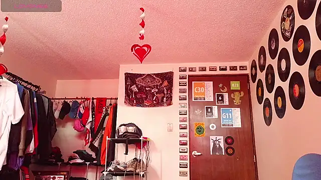 Rossiee_huntt stripchat live cam model