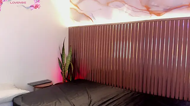 HoneyMilf_ stripchat live cam model