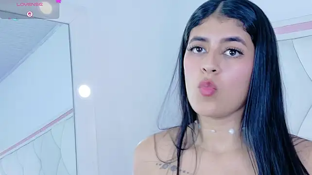 AbrilCollins stripchat live cam model