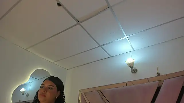Coralhtx stripchat live cam model