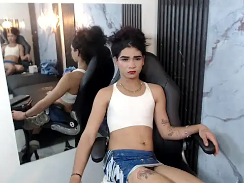 Harineff stripchat live cam model