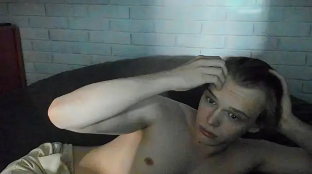 lolKenDowson stripchat live cam model