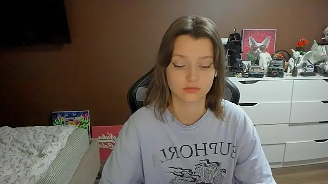 SoniNesti stripchat live cam model