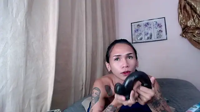 NathalieMea stripchat live cam model