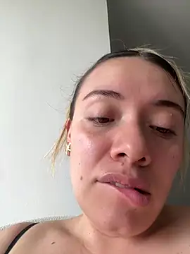 valery_mora stripchat live cam model