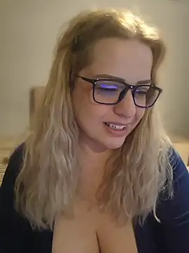 cansile stripchat live cam model